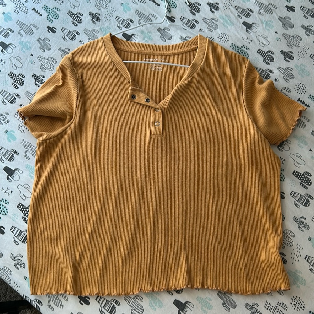 American Eagle mustard top
